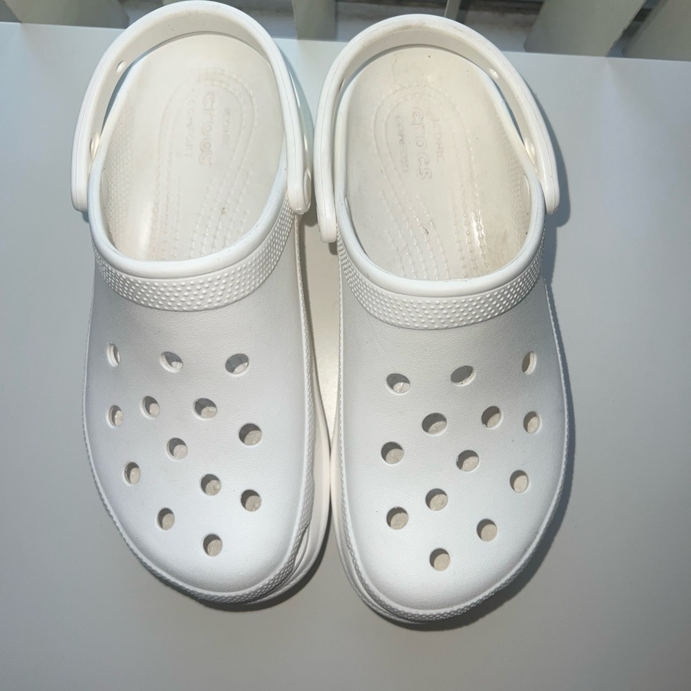 White platform 3” crocs